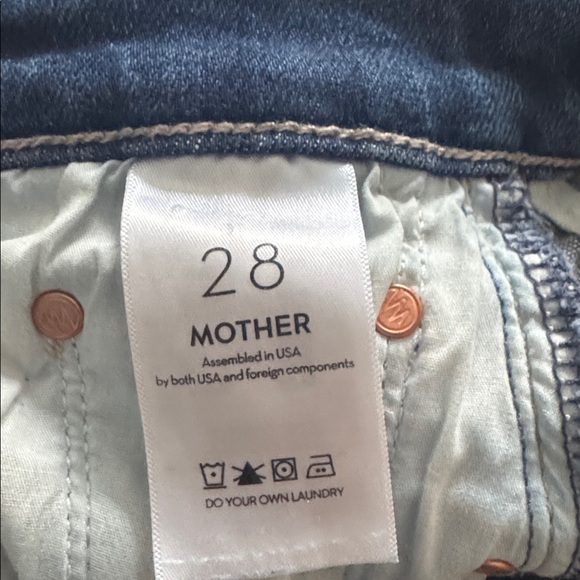 MOTHER The Weekender Fray Denim Shorts Take it Easy Wash Sz 28 6” inseam EUC - Picture 5 of 15